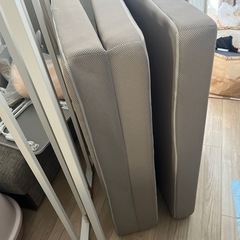 ベッドとマットレスの画像