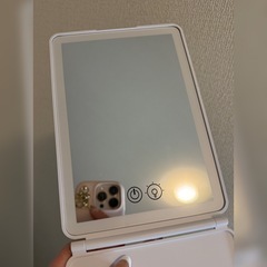 《一旦締め切り》3光色切り替え折りたたみ女優ミラーの画像