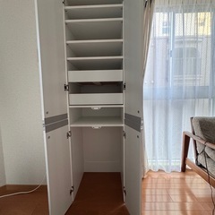 縦長 収納棚の画像