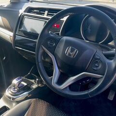 【お手続カンタン】月々格安の「自社ローン＆リース」でフィットをGET🚗　☆保証人不要☆ 商品内容をご確認ください↓↓↓　ブラックでも、きちんとした"人並み"の車が手に入る😉 ★車検長い★フィット　ハイブリッド　Lパッケージ　4WD　修復歴なし　ハーフレザー　装備充実＆夏冬タイヤ完備♪の画像