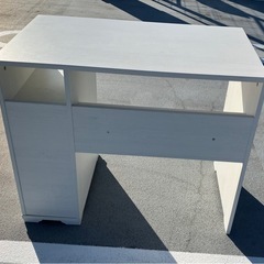 IKEAのデスク　白　の画像