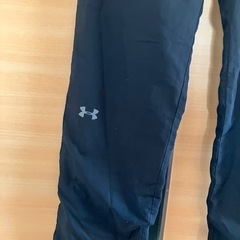 ◆UNDER ARMOR◆ナイロンシャカシャカパンツ♪サイズSMの画像