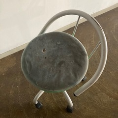 椅子　コロ付　高さ調整可能　座面汚れありの画像