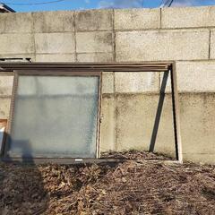 腰高アルミサッシ窓（約1.8ｍ×0.9ｍ）窓枠セット