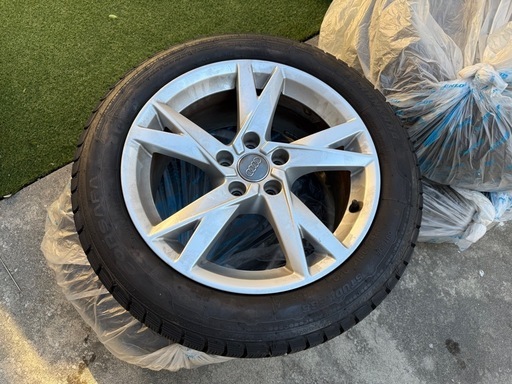 Audi A4 スタッドレスタイヤ 17インチ  4本