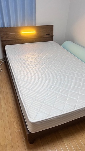 セミダブルベッドマットレス付き