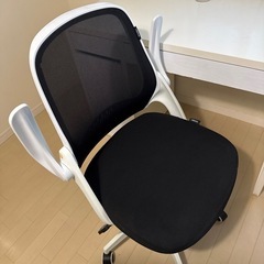 IKEA 学習机　MICKE ミッケ➕昇降機能付きイス　の画像