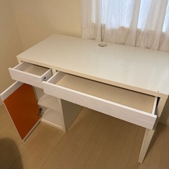 IKEA 学習机　MICKE ミッケ➕昇降機能付きイス　の画像