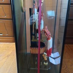 五月人形　破魔矢　ガラスケース入りの画像