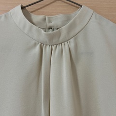 新品　GUI レディースブラウスの画像