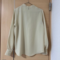 新品　GUI レディースブラウスの画像
