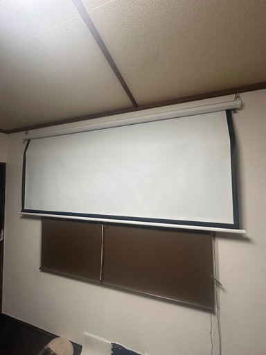 EIZOモニターと折りたたみテーブル