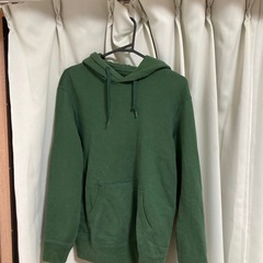 緑のトレーナー