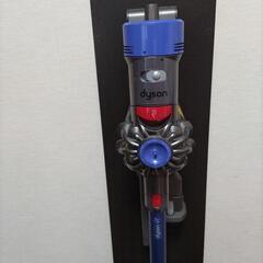 【最終値下げ】Dyson ダイソン 掃除機 V7 スティッククリーナー専用スタンド付きの画像