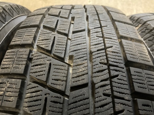 ヨコハマiG60 215/65R16 22年製 バリ溝9分山 スタッドレス