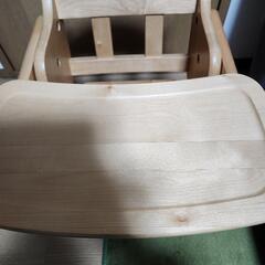 木製　子供椅子　テーブルありの画像