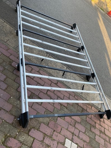 トヨタ純正　inno 標準ルーフ用　ハイエース200系　ルーフキャリア　アルミルーフラック中古