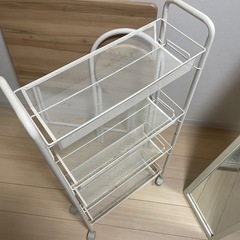 【本日取りに来てくれる方1000円】4点セット+おまけ　白色家具　スリムワゴン　全身鏡　折りたたみ机と椅子の画像