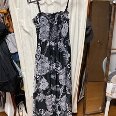 黒のワンピース
