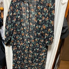薄手の花柄シャツ