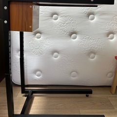 ベッドテーブル