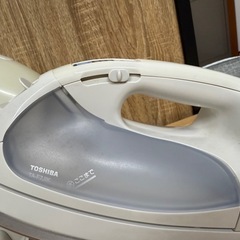 ◎東芝コードレスアイロンTA-F7JIK 低年式ですが美品ですの画像