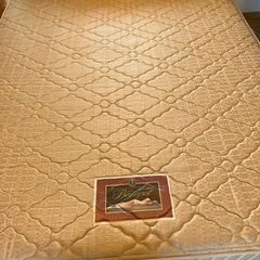 クィーンサイズ　ベッドの画像