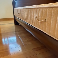 クィーンサイズ　ベッドの画像