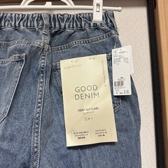 センターライン、足首スリット入りジーンズの画像