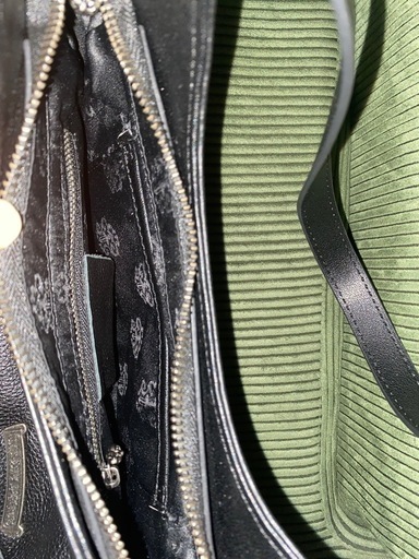 クロムハーツ CHROME HEARTS 黒いレザーショルダーバッグ