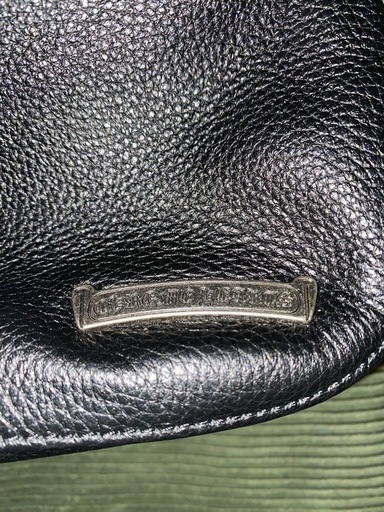 クロムハーツ CHROME HEARTS 黒いレザーショルダーバッグ