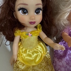 ベルとラプンツェルの人形の画像