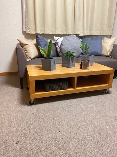 Three seater couch ¥15000