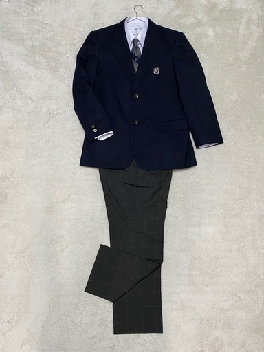 鹿児島情報高校の男子
制服（10点）