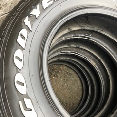 【お話し中】バリ溝！男のハイエース！タイヤ1本あたり2400円‼...