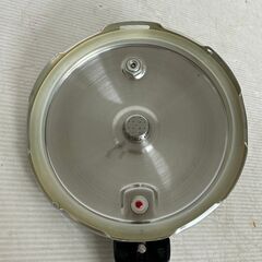 【パール金属】家庭用圧力鍋 80Kph 2.2L 圧力鍋 鍋 ガス IH 対応 H-5137 調理器具 キッチン用品 家庭用 料理 調理 キッチン 中古 美品 Y1076 の画像