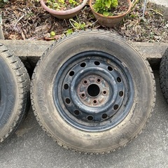無料【中古】(鉄チン14x5 1/2JJ ➕ヨコハマアイスガード(185/70 R14 88Q) )(  ヨコハマノーマルタイヤ(185/70 R14 88S) )セットで引き取ってくれる方のみお譲りしますの画像