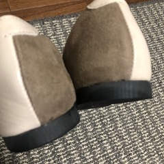 GeeRa ベージュパンプスの画像