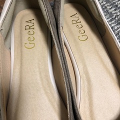 GeeRa ベージュパンプスの画像