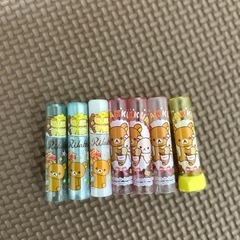 リラックマとクマのペンケース、キャップの画像