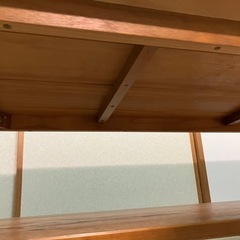 お話し中　木製テーブルの画像