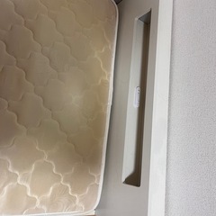 ベッドフレームの画像
