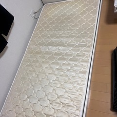 ベッドフレームの画像