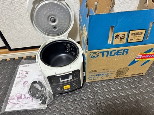 炊飯器　タイガー　マイコン炊飯ジャー2016年製　JAI-R551 0.54L tiger「未使用に近い」