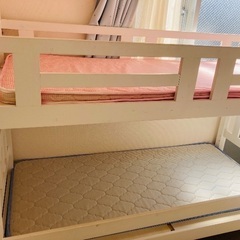 小さめキッズ2段ベット　マットレス2枚付きの画像
