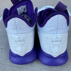 ナイキ メンズ レブロン ウィットネス４ Nike LeBron バッシュ　レイカーズの画像