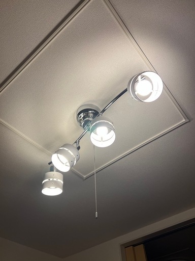 【値下げしました】シーリングライト(電球色電球4つ付き)