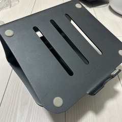 パソコンスタンド