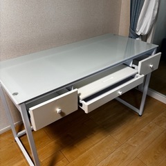 ガラスデスクの画像