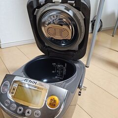 ZOJIRUSHIの炊飯器です。